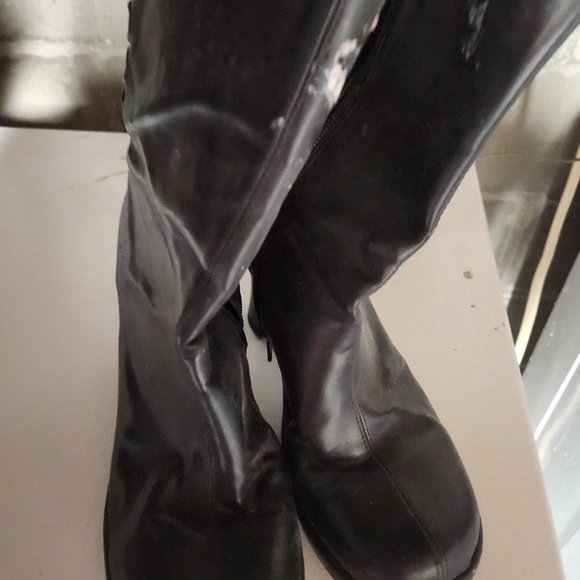 Boots - Picture 1 of 3